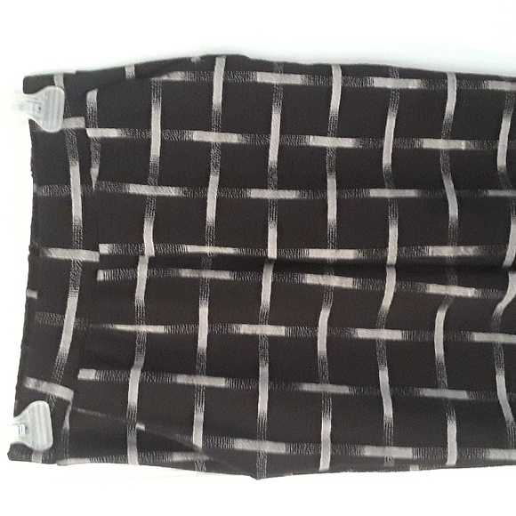 💕CUTE💕Cameo Rose leggings - Picture 3 of 5